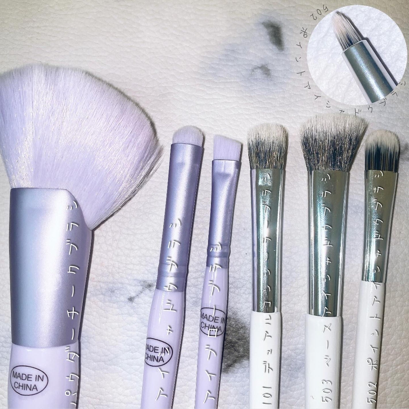 韓国ダイソー/DAISO/パウダーアイシャドウを使ったクチコミ(3枚目)