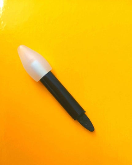 MARY QUANT タイニー ツインチップのクチコミ「使い古した商品です💦片方のスポンジも取れています😅
シットリしたパウダーのアイカラーがブラシ.....」(1枚目)