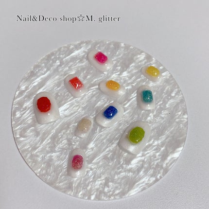 mika💍☆ヨガインストラクター🧘♀️ on LIPS 「ネイルチップ💅🏻✨宝石風の手作りパーツをポコポコのせたデザイン..」(2枚目)