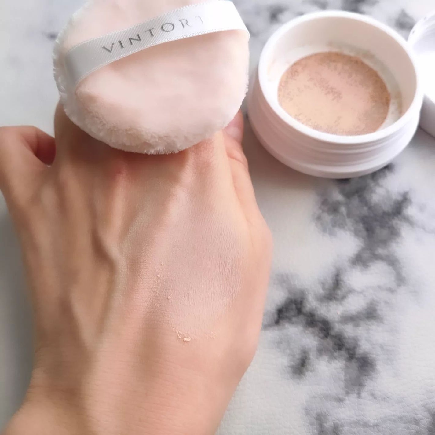 ミネラルシルクファンデーション(ケース・パフ付)/ヴァントルテ/パウダーファンデーションを使ったクチコミ(5枚目)