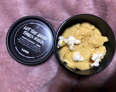 LUSHのスクラブ洗顔料 「毎日が晩餐」

皮脂とる系の洗顔料じゃなくて洗い上がりしっとりがいいなーと店員さんに相談したらオススメされました！

スクラブというよりは少しザラザラしたクリームみたいなテク