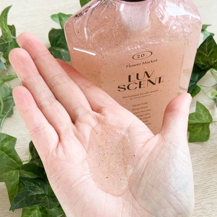 スクラブボディウォッシュ フラワーマーケット ホワイトチューリップ/LUV SCENT/ボディスクラブを使ったクチコミ(3枚目)