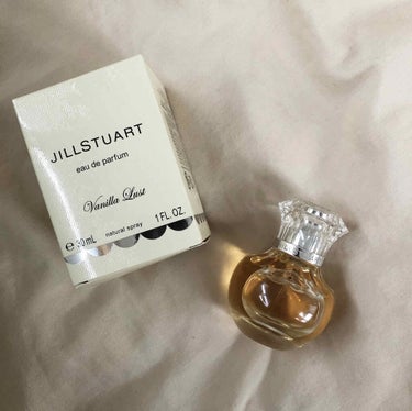 JILL STUART ヴァニラ ラスト オード パルファン

甘い香りの香水が好みだと気付きこの香水を購入しました！ただ甘いだけじゃない、ずっと付けていたいと思った香水です!最初から最後までバニラの甘