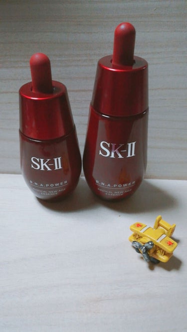 SK-II R.N.A. パワー ラディカル ニュー エイジ エッセンスのクチコミ「ずーっときになっていたものを
使い始めてすぐ大きいボトルを購入しました🌼

毛穴が開いて、
す.....」（3枚目）