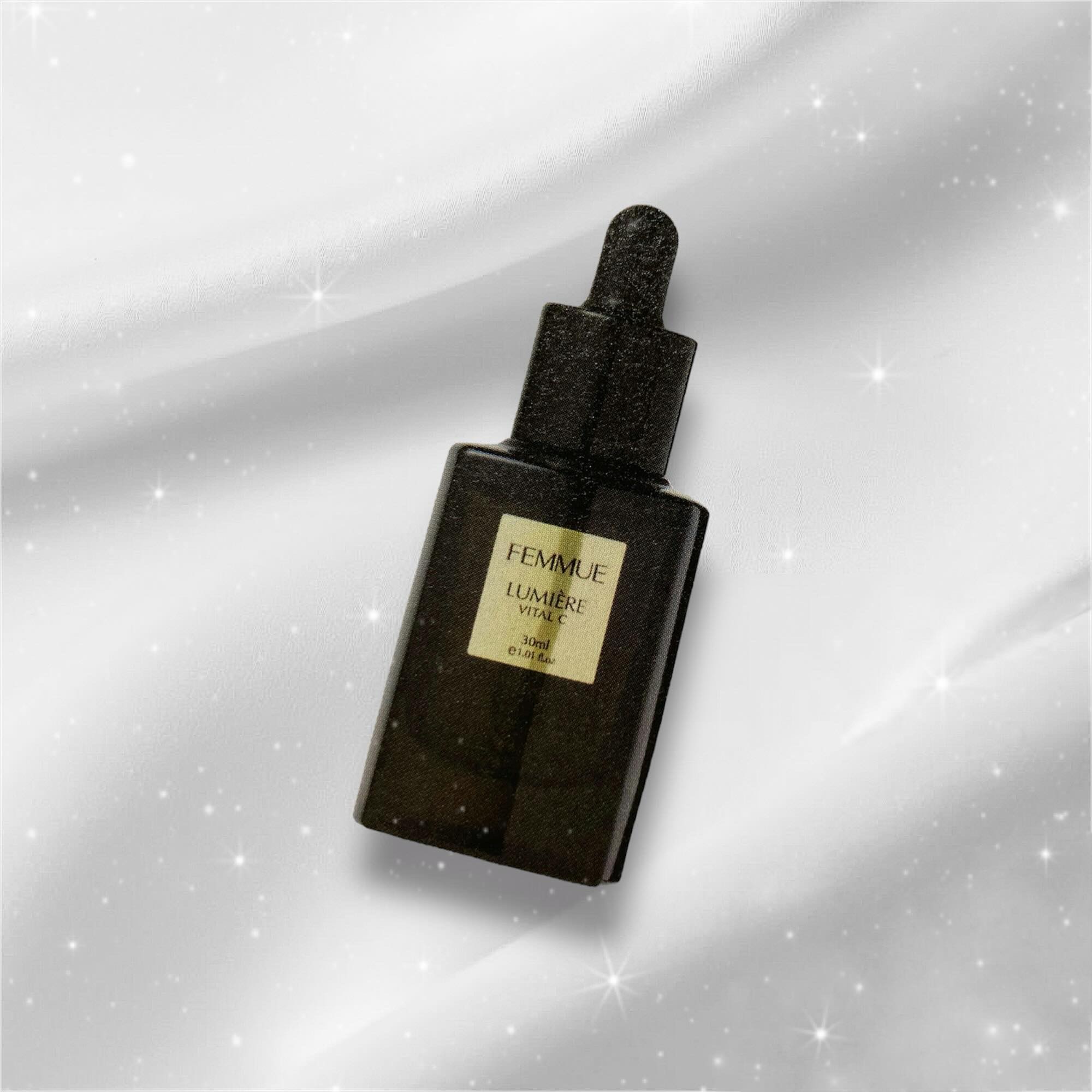 【FEMMUE 
ファミュ
ルミエール ヴァイタルC】

安定化したビタミンC誘導体と
3つのツヤ成分が配合された美容液💕

澄み渡るようなうるおい💕

みずみずしい使用感💕

いつも肌印象をクリアに💕

敏感になりがちな肌を健やか