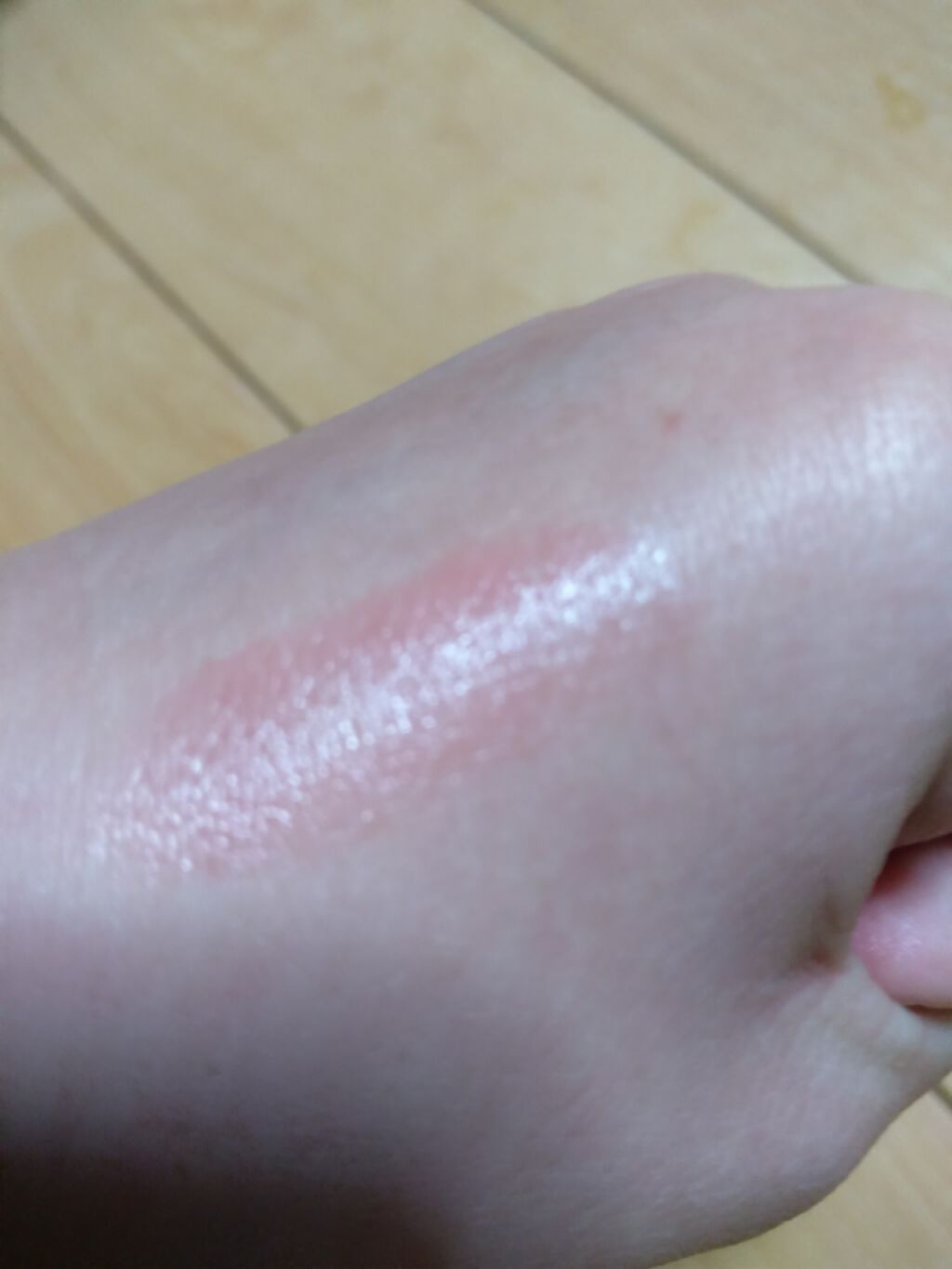 Akari on LIPS 「Amazon格安コスメ!ほんのり色づくのが可愛い!..」(2枚目)