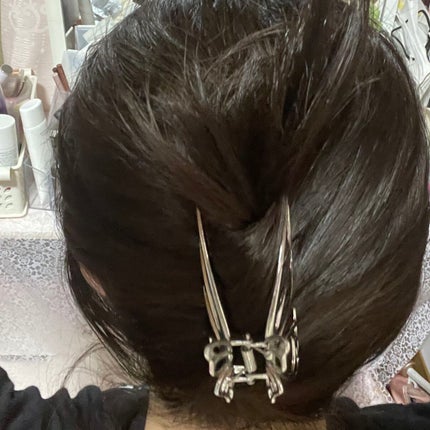 れおな on LIPS 「SHEINで買った蝶々のバンスクリップが、可愛いのに大人っぽい..」(2枚目)