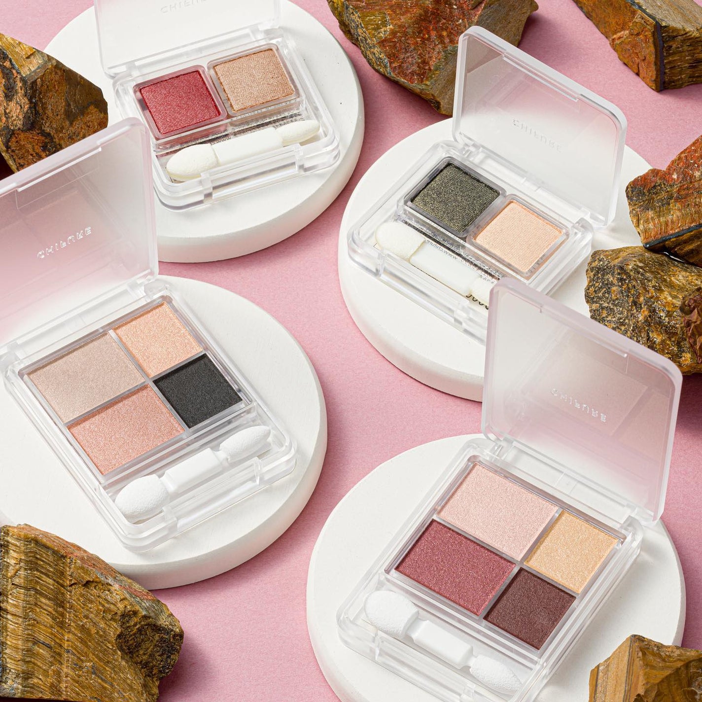 ちふれ【公式】 on LIPS 「【ちふれ】アイシャドウシリーズに新色登場💖ツインカラーアイシャ..」(1枚目)