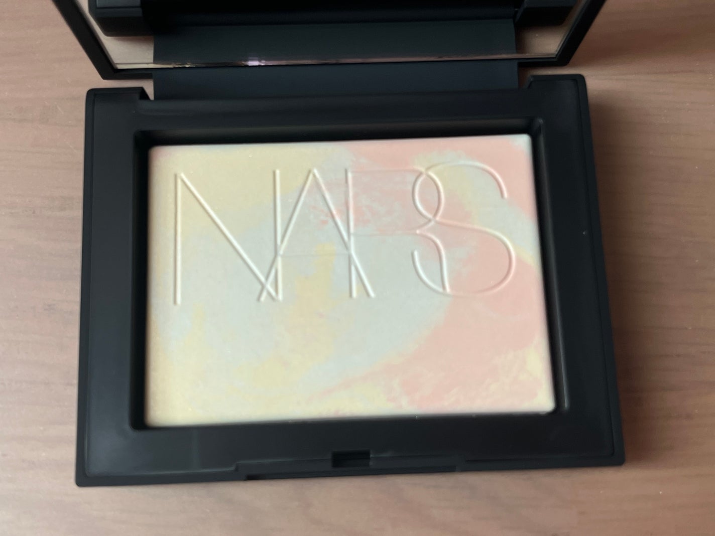 ライトリフレクティング プリズマティックパウダー/NARS/プレストパウダーを使ったクチコミ(2枚目)