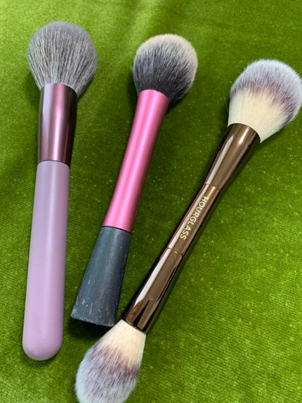 Veil Translucent Setting Powder Brush/HOURGLASS/メイクブラシを使ったクチコミ(2枚目)