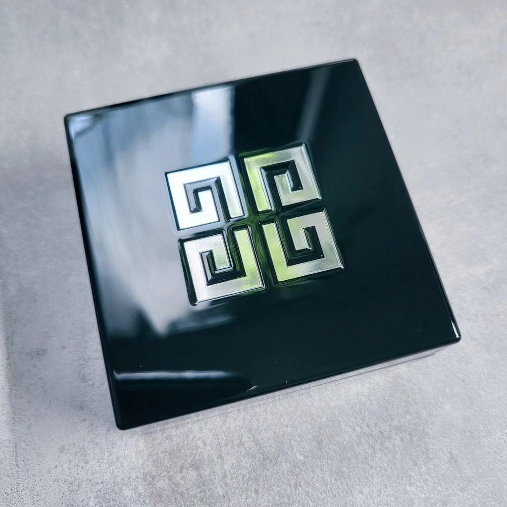 ããªãºã ã»ãªãŒãã«/GIVENCHY/ã«ãŒã¹ããŠããŒã䜿ã£ãã¯ãã³ãïŒ1æç®ïŒ