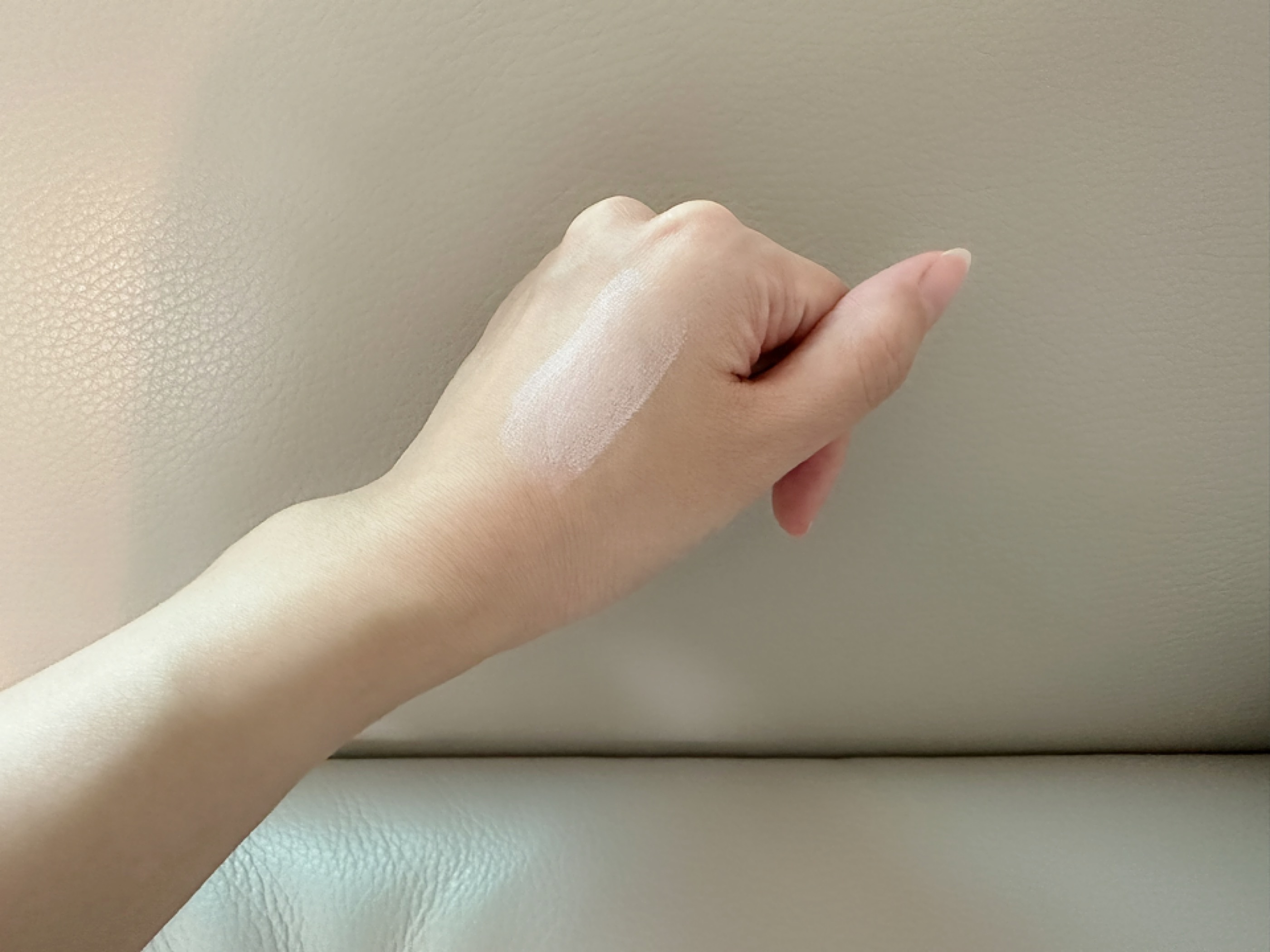 ウォーターホールディングトーンアップサンセラム/KAHI/日焼け止めローションを使ったクチコミ（3枚目）