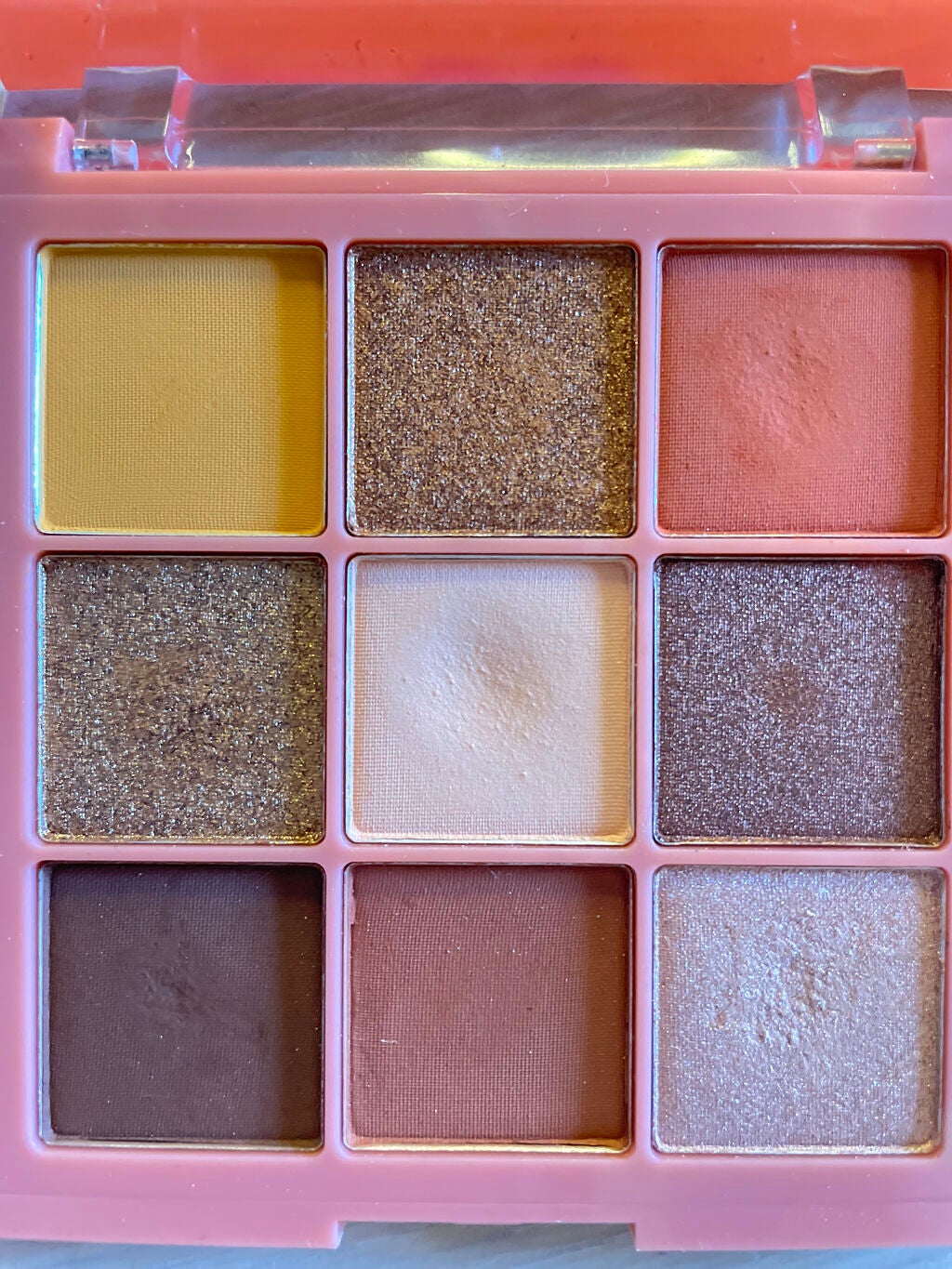 AIRI on LIPS 「私が何回もリピ買いしてる、オススメのアイシャドウパレットです♡..」(3枚目)