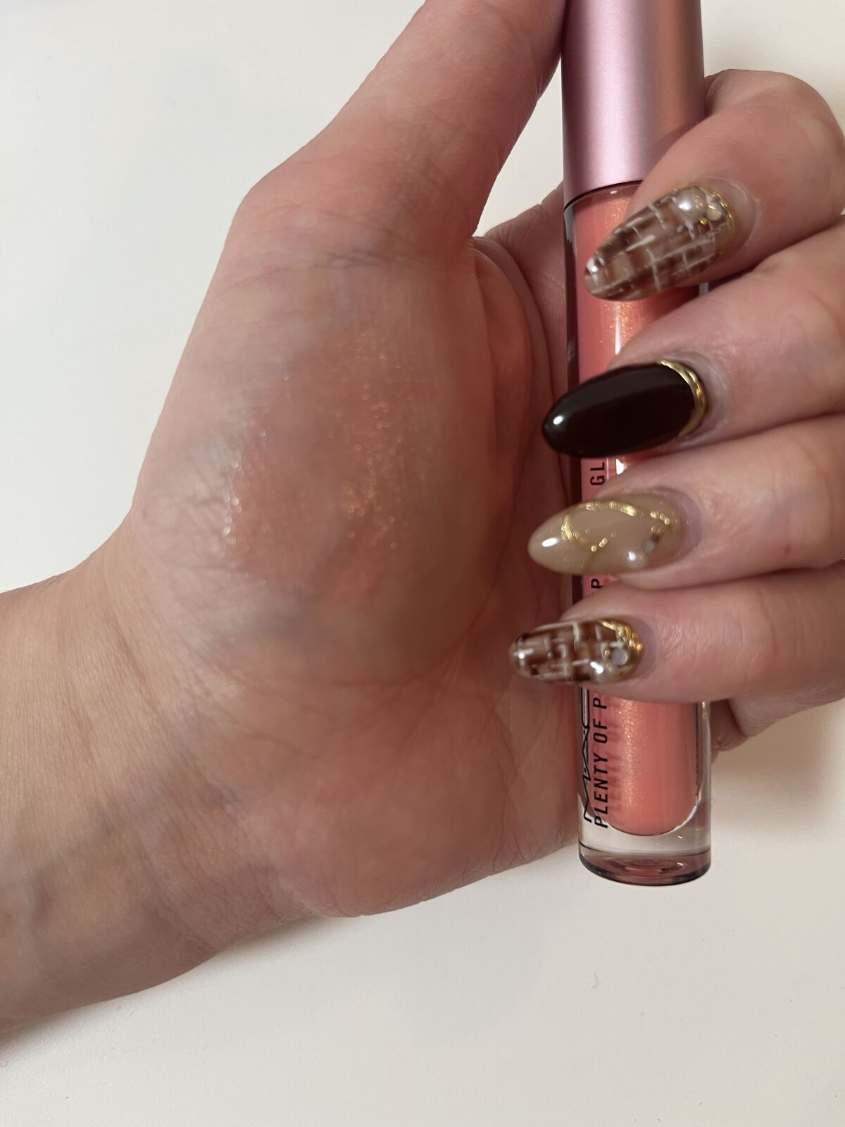 プレンティ オブ パウト プランピング リップグロス L/M・A・C/リップグロスを使ったクチコミ（3枚目）