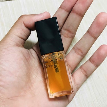 Kate cc lip oil

実際に持ってみると小さくて、唇に付けた感じは一般のグロスの何倍もこってりしています。 普通のリップグロスみたいな感じなのかなーと思ってたけど全然違ったわー。

参考にな