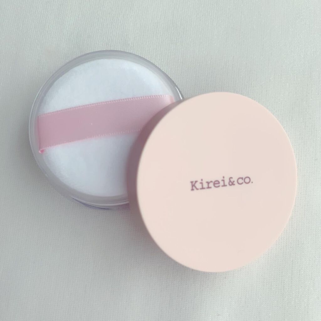 Kirei&co. フィニッシングパウダーのクチコミ「極小微粒子でなめらか仕上げ（＊1）
⁡
肌を均一に整えてすべすべに（＊1）
⁡
美容液成分14.....」（1枚目）