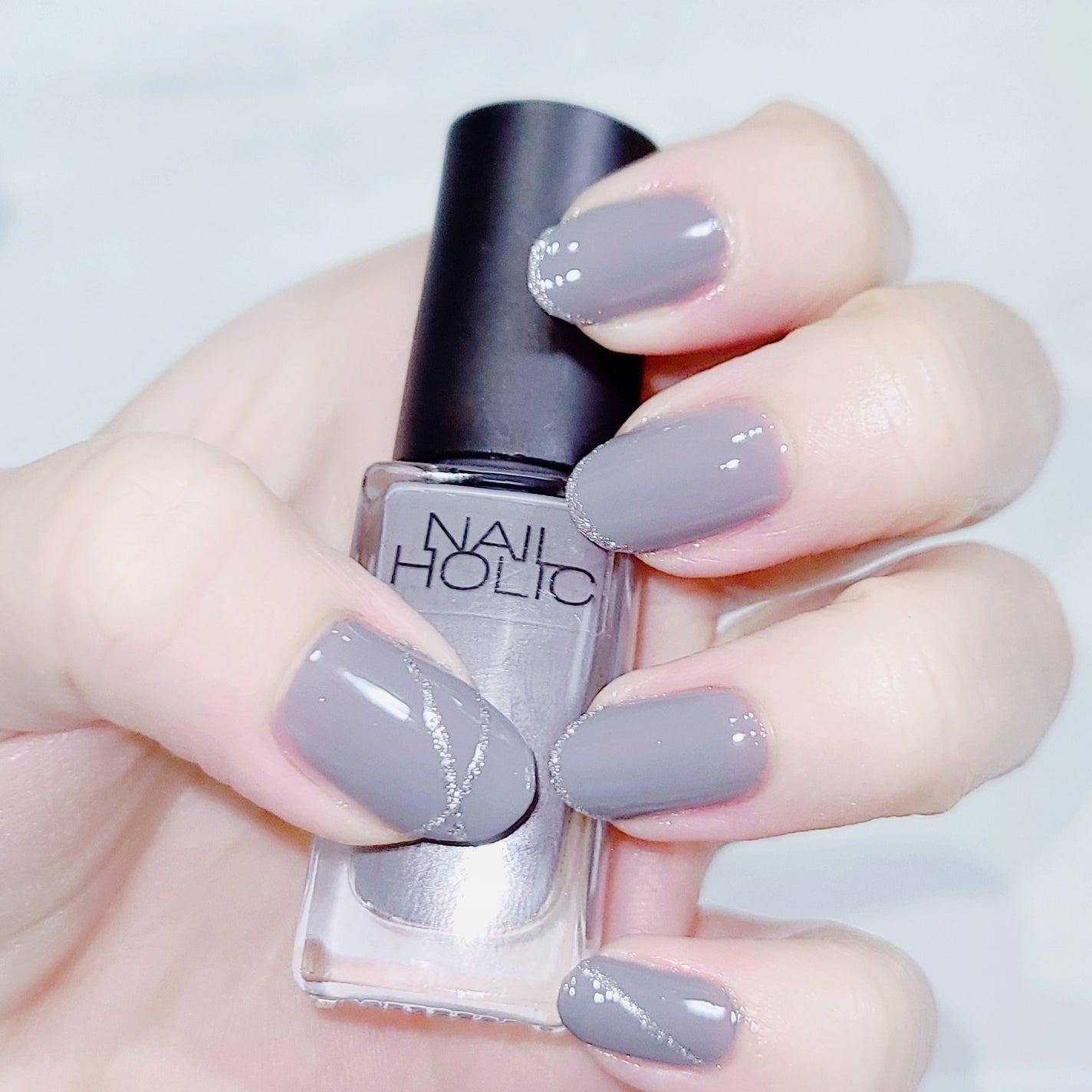 . a. o on LIPS 「簡単セルフ!!綺麗めシンプルグレーネイル💅🏻使用した物は全てネ..」(4枚目)