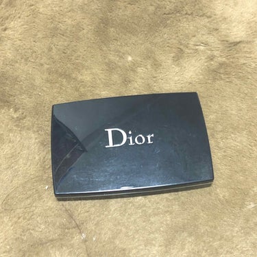 Dior
スキンフォーエヴァー
コンパクトEコントロール #010

パウダーファンデーション

カバー力  ★★★☆☆
ツヤ感      ★☆☆☆☆
肌なじみ  ★★★★☆
着け心地  ★★★★☆
持