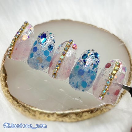 ⋆͛🦖⋆͛aomi on LIPS 「SHEINで買ったグリッターとかホロをミックスして何気なく作っ..」(1枚目)