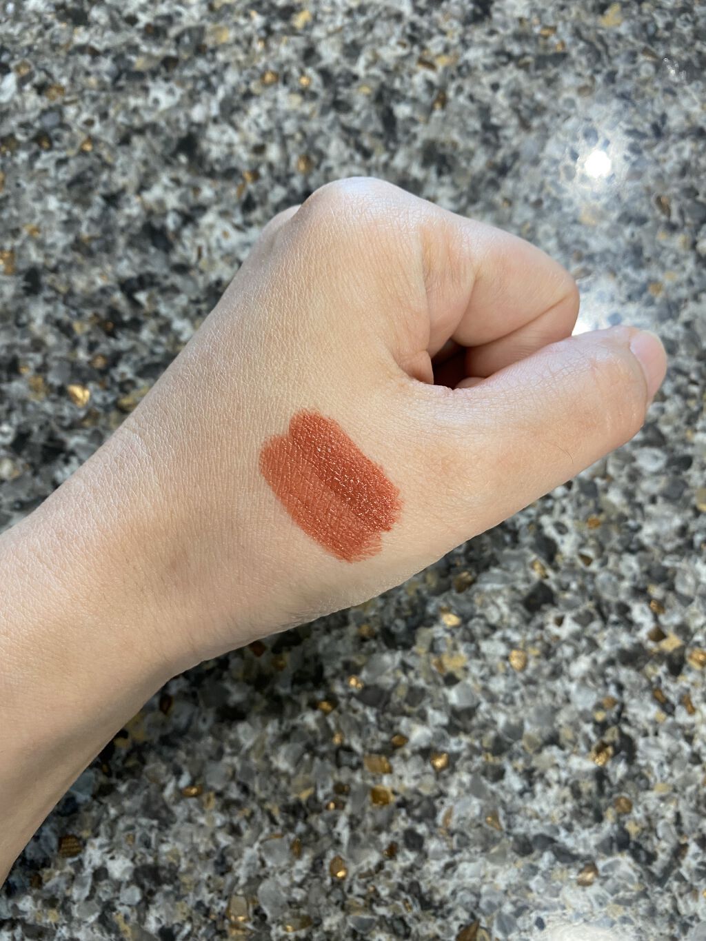 センシュアルパウダーマットリキッド 435 PAMPAMS/HERA/口紅を使ったクチコミ（3枚目）