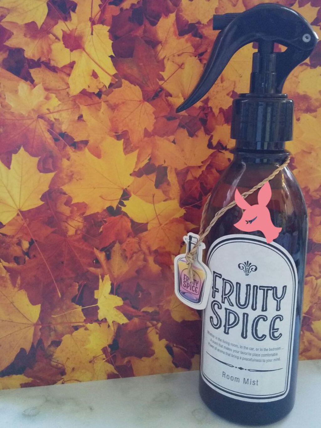 
ご紹介する商品はこちらです。



『ルームミスト   フルーティースパイスの香り』




見た目オシャレなこちらのルームミスト
雑貨屋さんにて一目惚れして購入してみました✨

こちら、シュッとしてみたところかなりスパイシィー
香りけっ