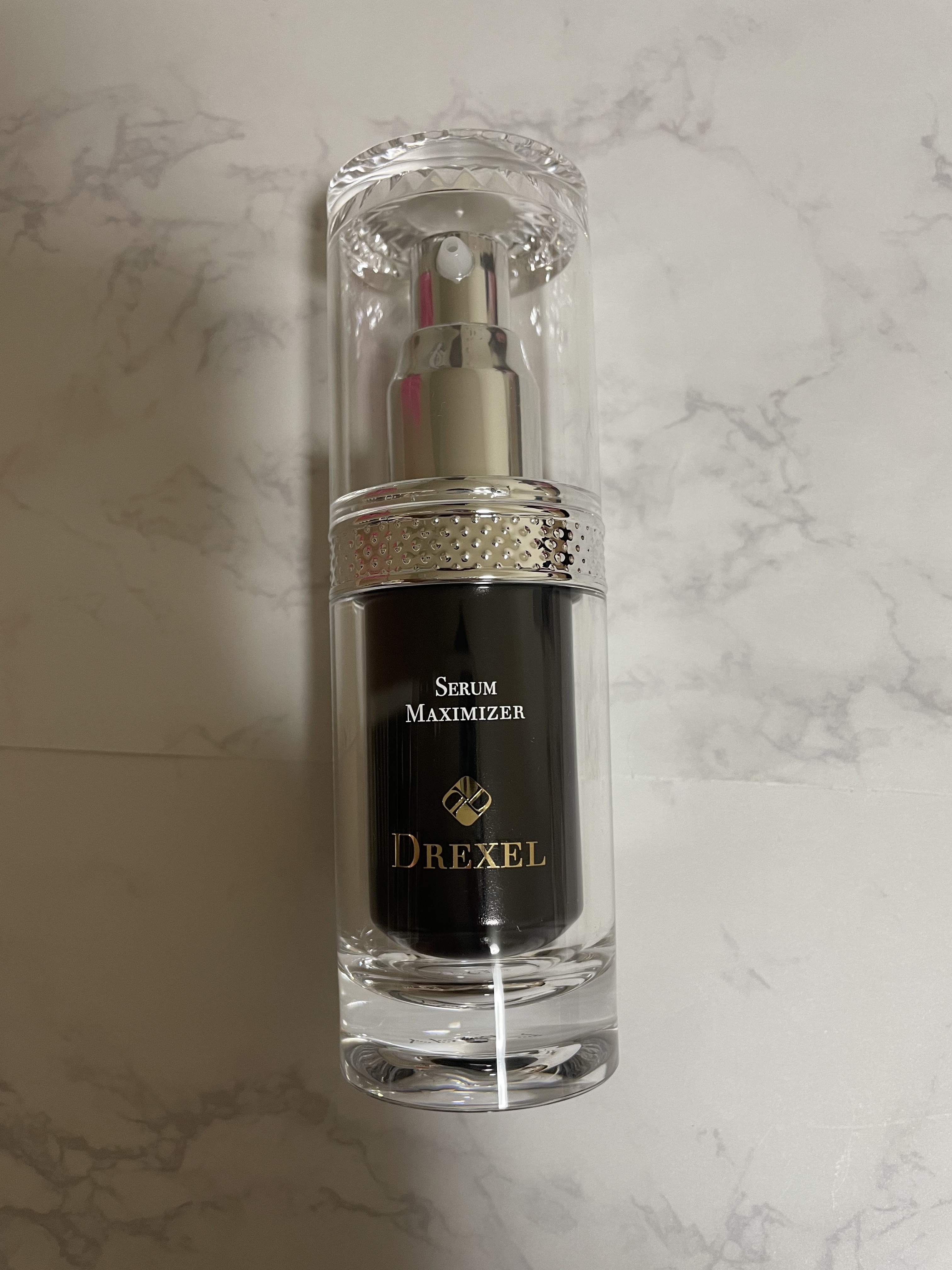 本日紹介するのは、DREXELのセラムマキシマイザーです。

化粧水の前に導入美容液として使用します(*^^*)
手のひらにとり顔全体に馴染ませます
気になる部分には重ね付けして指で軽くたたきこむと効果的です🥺💕

ベタベタしないので髪