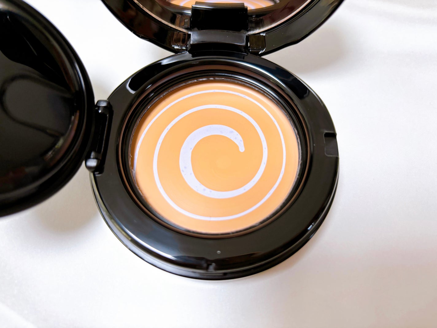 パーフェクトカバーオーロラバームクッション/Chic Blanco/その他ファンデーションを使ったクチコミ(3枚目)