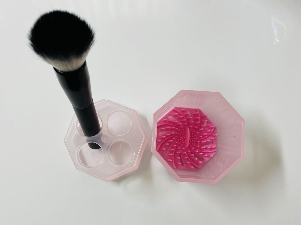 メイクブラシ専用クリーナー/DAISO/その他化粧小物を使ったクチコミ（2枚目）