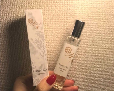 
＊HONEY ROA＊
フレグランス 15ml
クリア

つけた時は石鹸やシャボンのような爽やかな香り。
時間が経つにつれてムスクのような少し甘い香りへと変化します。
とてもコンパクトなので、持ち運び