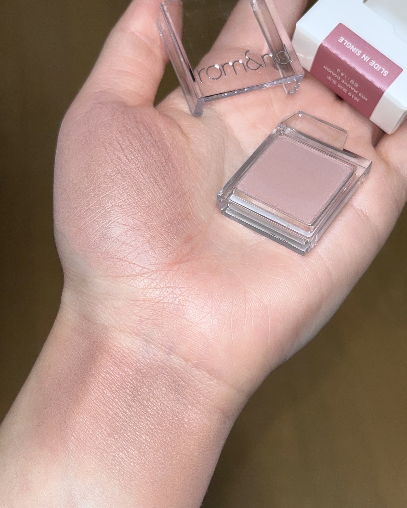 スライドインシングル/rom&nd/単色アイシャドウを使ったクチコミ(2枚目)