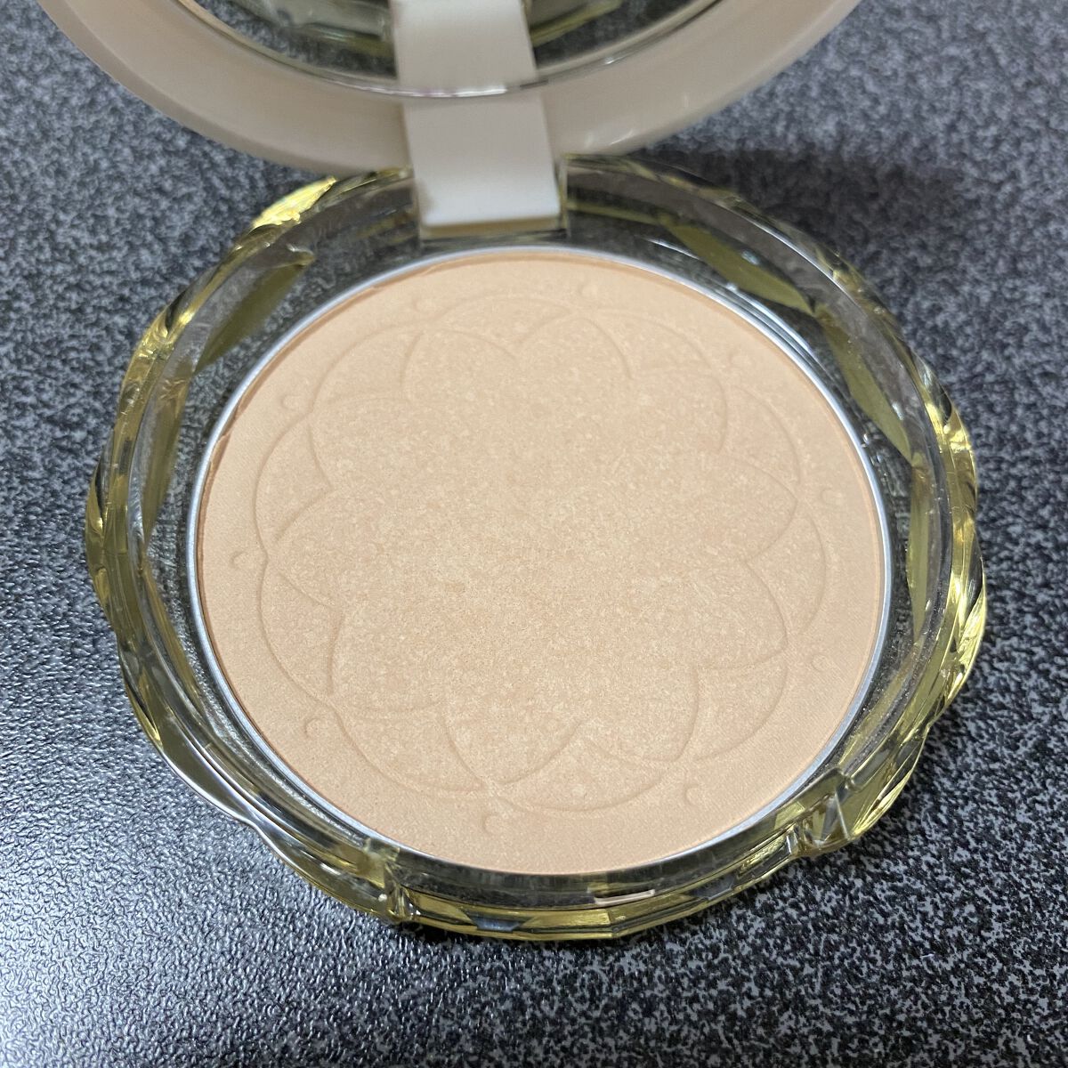 UVシルクカバーパウダー 02 ナチュラル/CEZANNE/プレストパウダーを使ったクチコミ（3枚目）