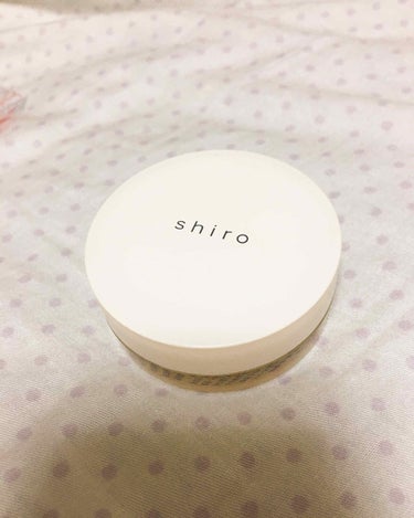 shiro 練り香水:ホワイトリリー　2000円くらい

半年前くらいに買ったものを今更投稿💦
最近shiro リニューアルしたんですよね〜
前のデザインのほうが清潔感があって好きだったな〜

香りは他