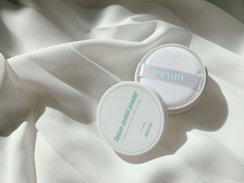 アニューム セバム コントロール パウダー/saat insight/ルースパウダーを使ったクチコミ(2枚目)