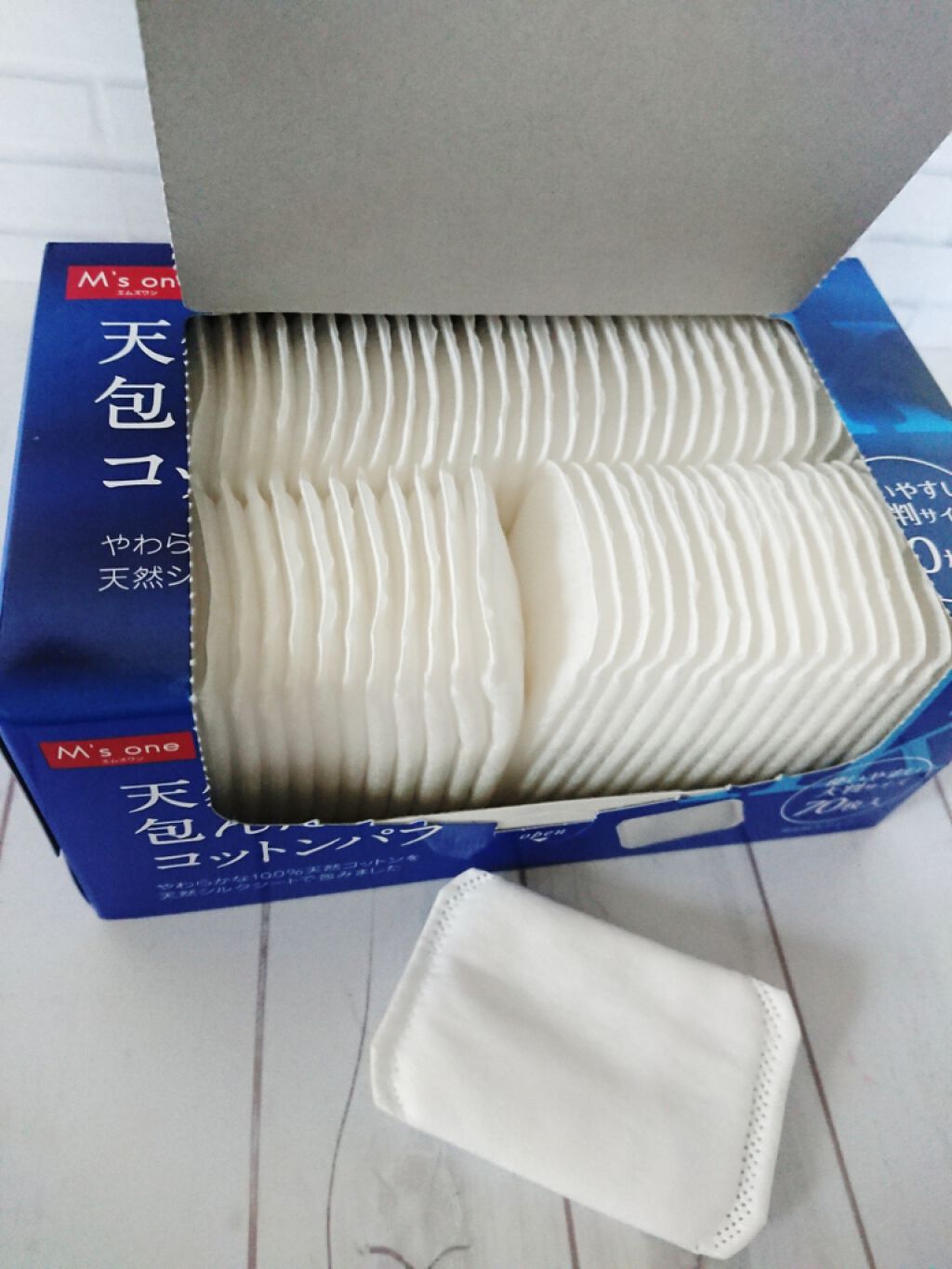 天然シルクで包んだコットンパフ/M's one/コットンを使ったクチコミ(2枚目)