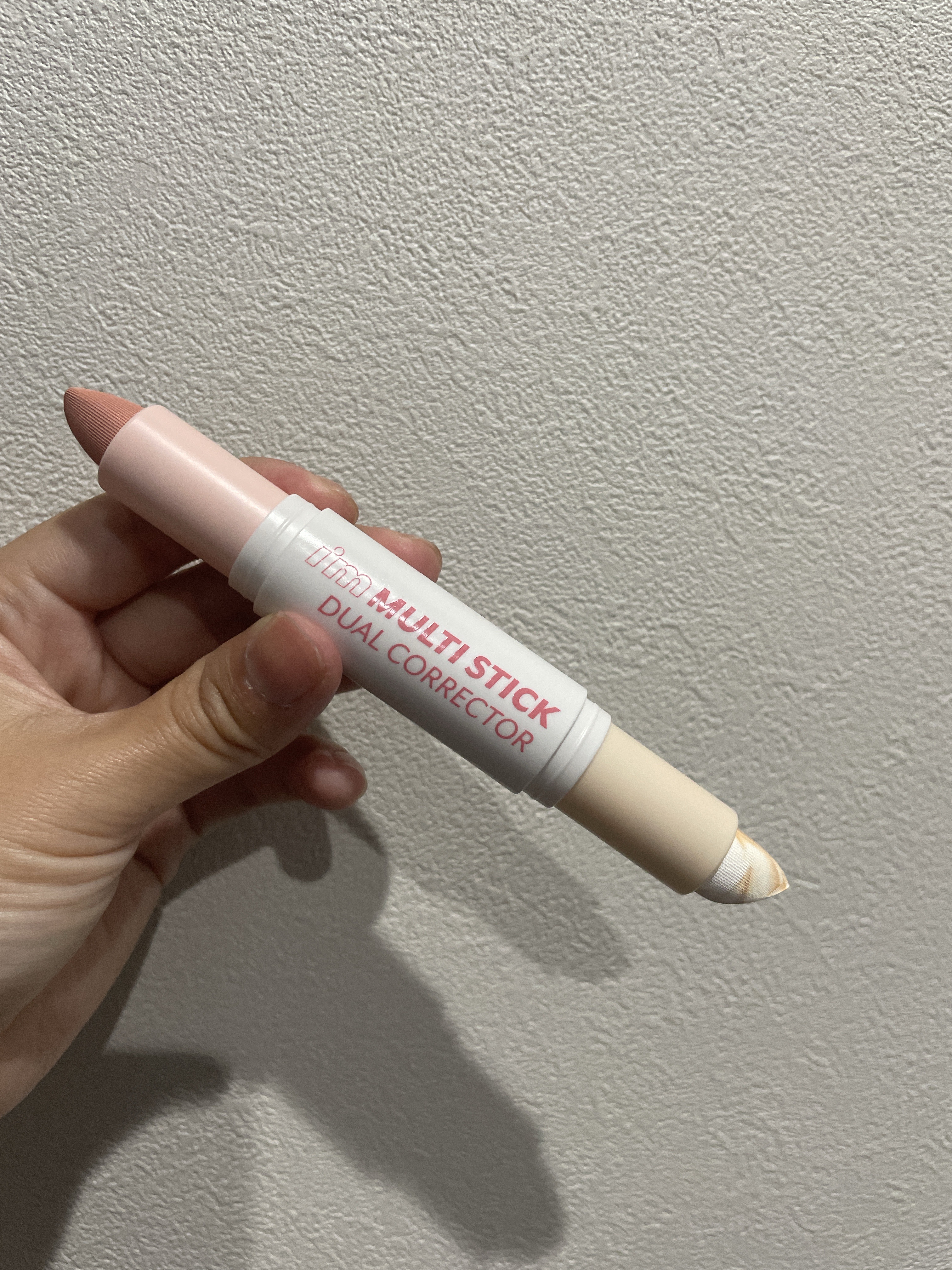 アイムマルチスティックデュアルコレクター 001 マーブルベージュ×ソフトピンク/i’m meme/スティックコンシーラーを使ったクチコミ（2枚目）