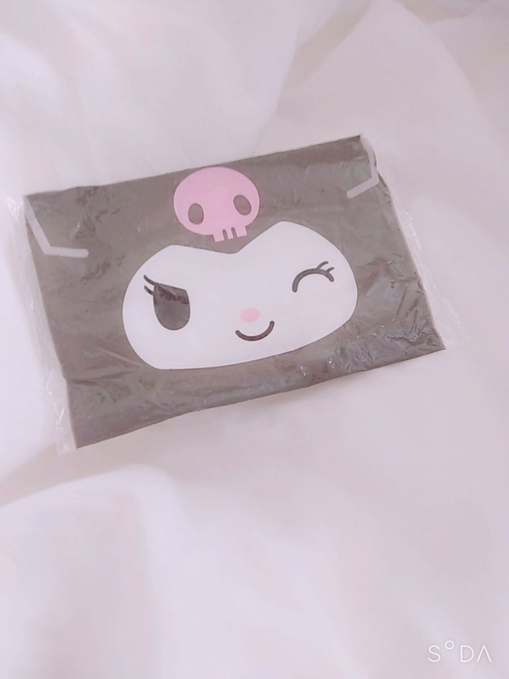 すみません on LIPS 「みじゅちゃんコラボ!学校のポーチ紹介!🍎🤍🍎🤍🍎🤍学校にもって..」(2枚目)