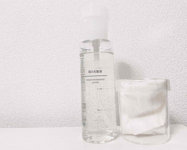 これは無印良品の「導入化粧水」です。
いわゆるブースターですね。

無印に売られてるコットン専用のスプレーヘッドに付け替えています。

化粧水の前にこれを肌に入れてあげると、様々な成分の浸透や吸収がよく