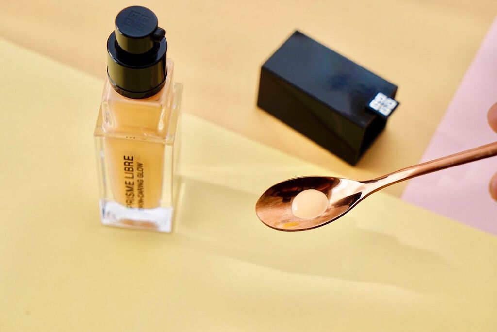 プリズム・リーブル・スキンケアリング・グロウ 2-W110/GIVENCHY/リキッドファンデーションを使ったクチコミ（3枚目）