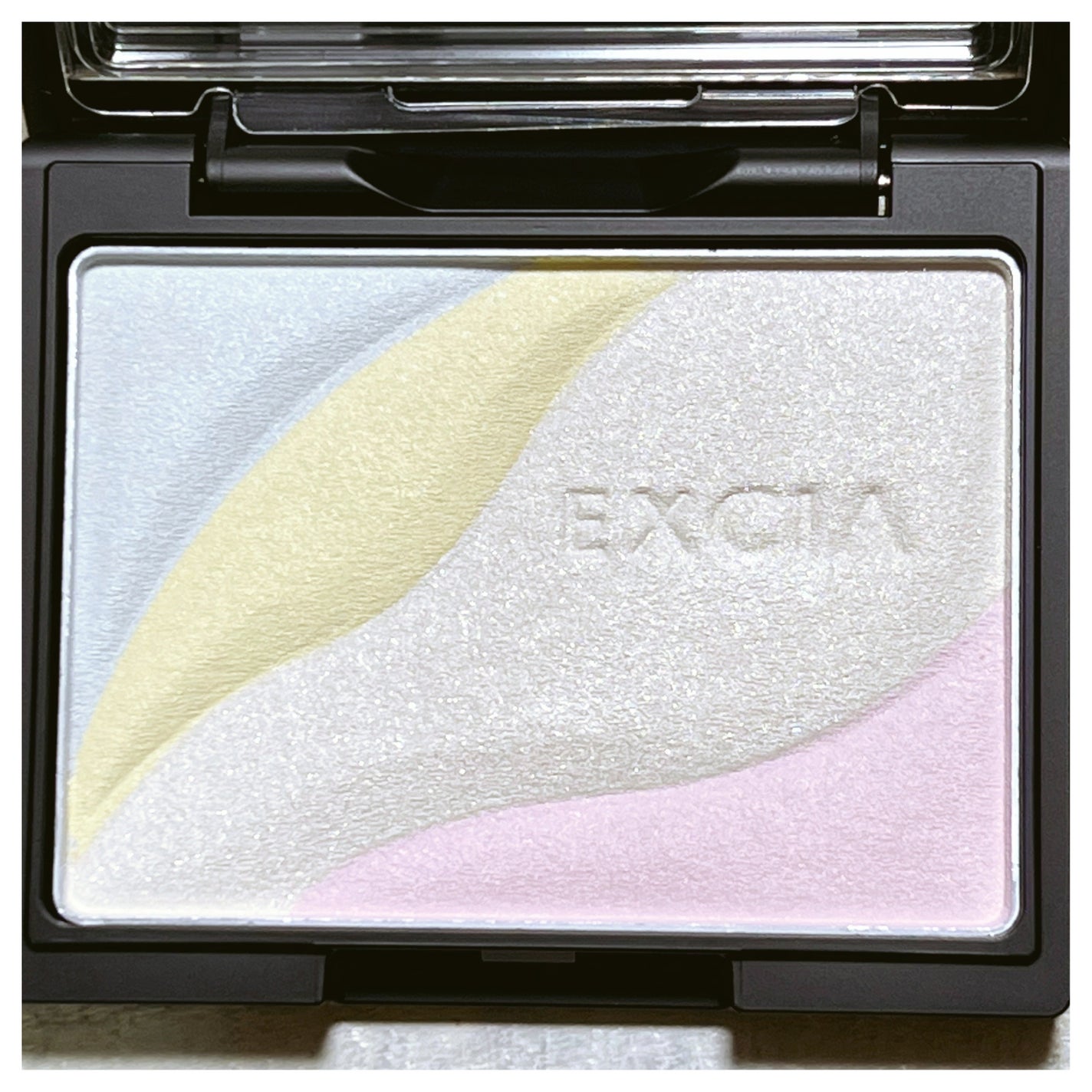 エクシア カトル イリュージョン/ALBION/プレストパウダーを使ったクチコミ(2枚目)