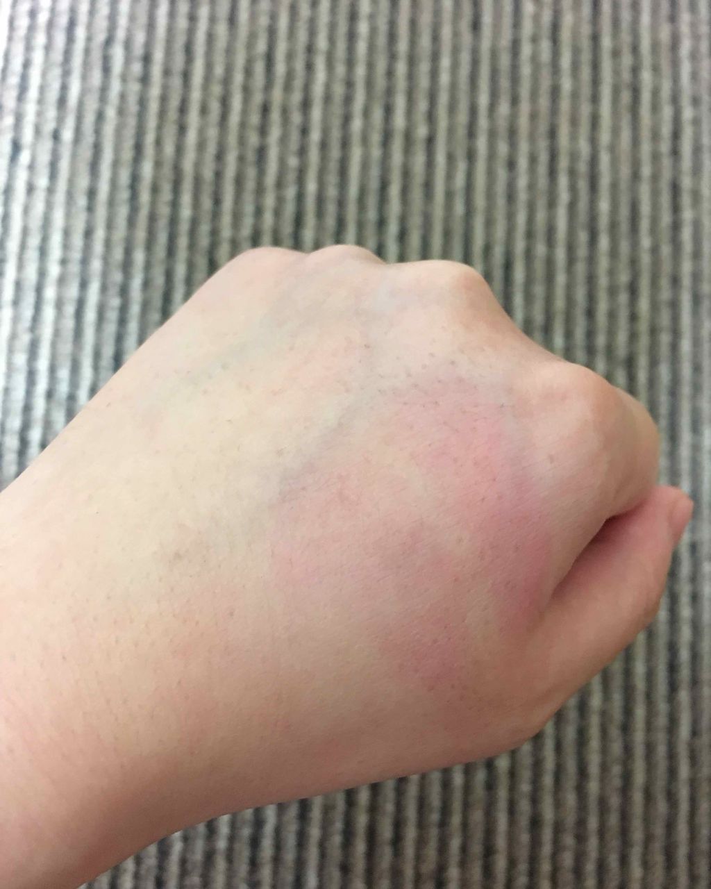 ピュアカラー エンヴィ ペイントオン リクイッド リップカラー/ESTEE LAUDER/リップグロスを使ったクチコミ（3枚目）