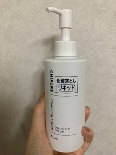 ダブル洗顔不要なのが嬉しい♪
無香料だからか、独特な原料の匂い？がしてあまり得意な匂いではなかった…💦
グリッターは落ちにくいと感じたので濃いメイクの方は目元のリムーバーを使った方が綺麗に落とせるかとお