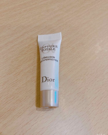 Dior カプチュール トータル セラムのクチコミ「dior カプチュール トータル セラム
diorを買った時にサンプルでいただきました！
とろ.....」（1枚目）