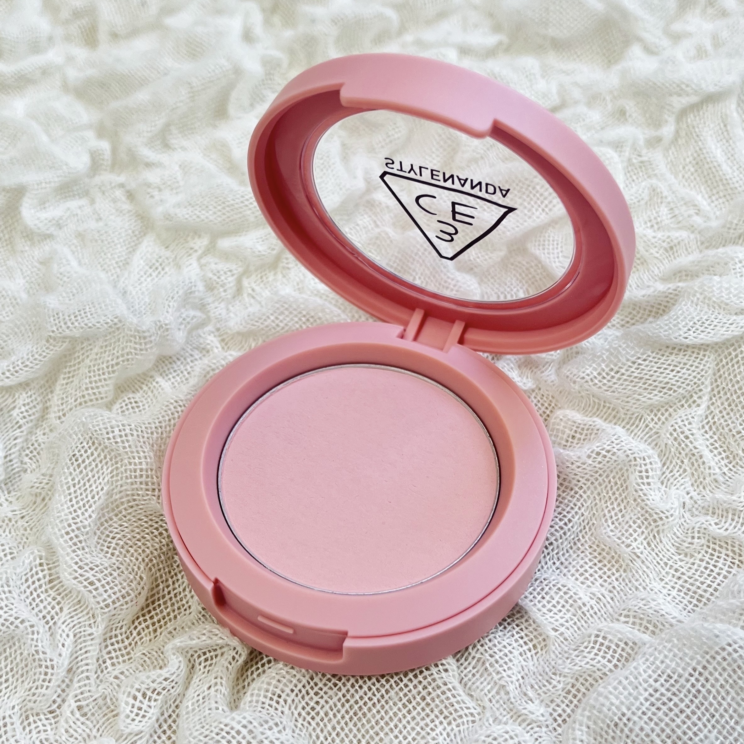 3CE フェイスブラッシュ フールインラブ/3CE/パウダーチークを使ったクチコミ（3枚目）