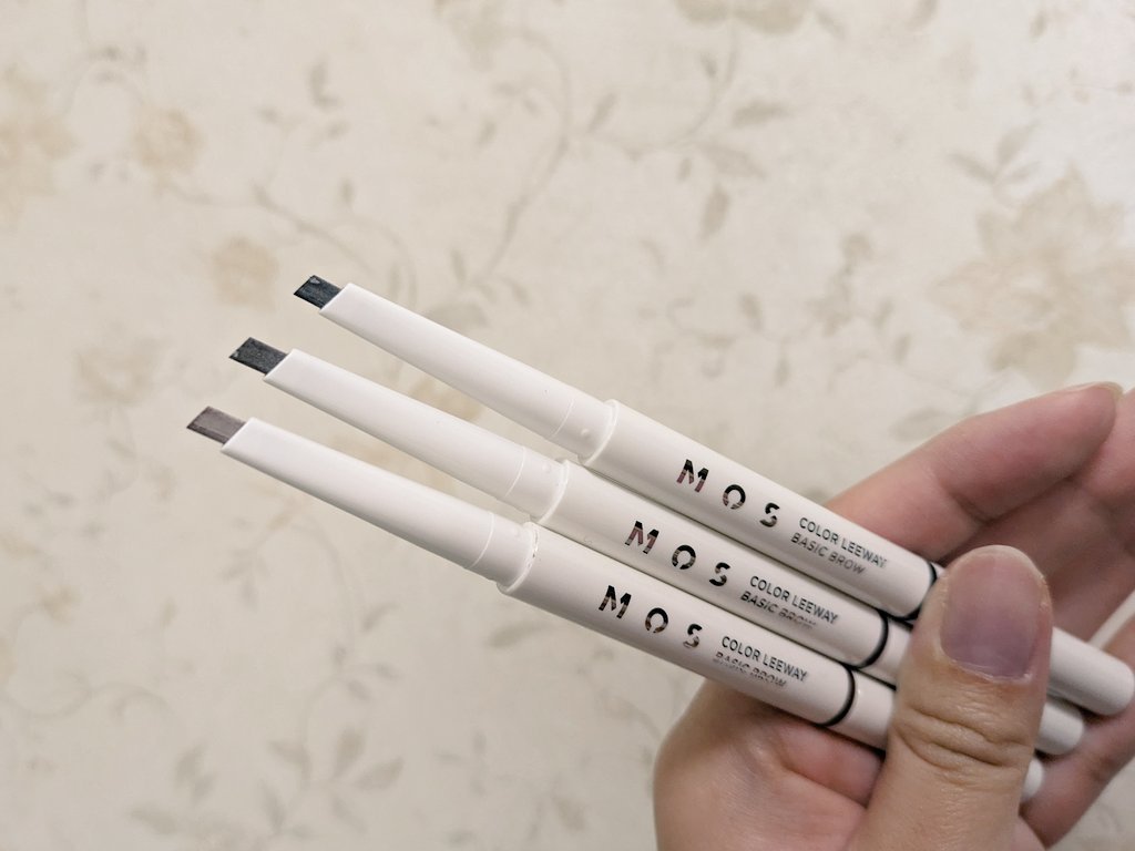 カラーリーウェイベーシックブロウ 01 Charcoal Brown/MOS/アイブロウペンシルを使ったクチコミ（3枚目）