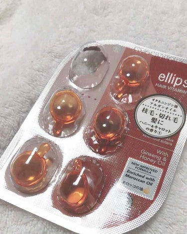         🧡ellips (エリップス)
              枝毛・切れ毛用
～ハニー＆キャロットの香り〜

300円 コスパ👍🏼
ヴィレヴァンで購入！！

 最近アイロンやコテで傷んで切