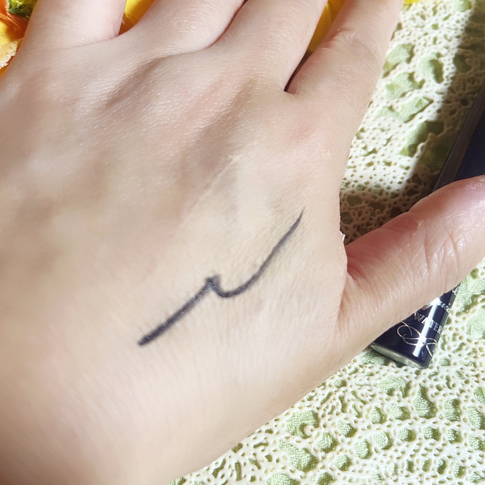 ヒロインメイク インパクトリキッドアイライナー スーパーWPのクチコミ「このアイライナー、私はめちゃくちゃ気にいってます。
筆が細いし、すっと細いラインが撫でるだけで.....」（3枚目）