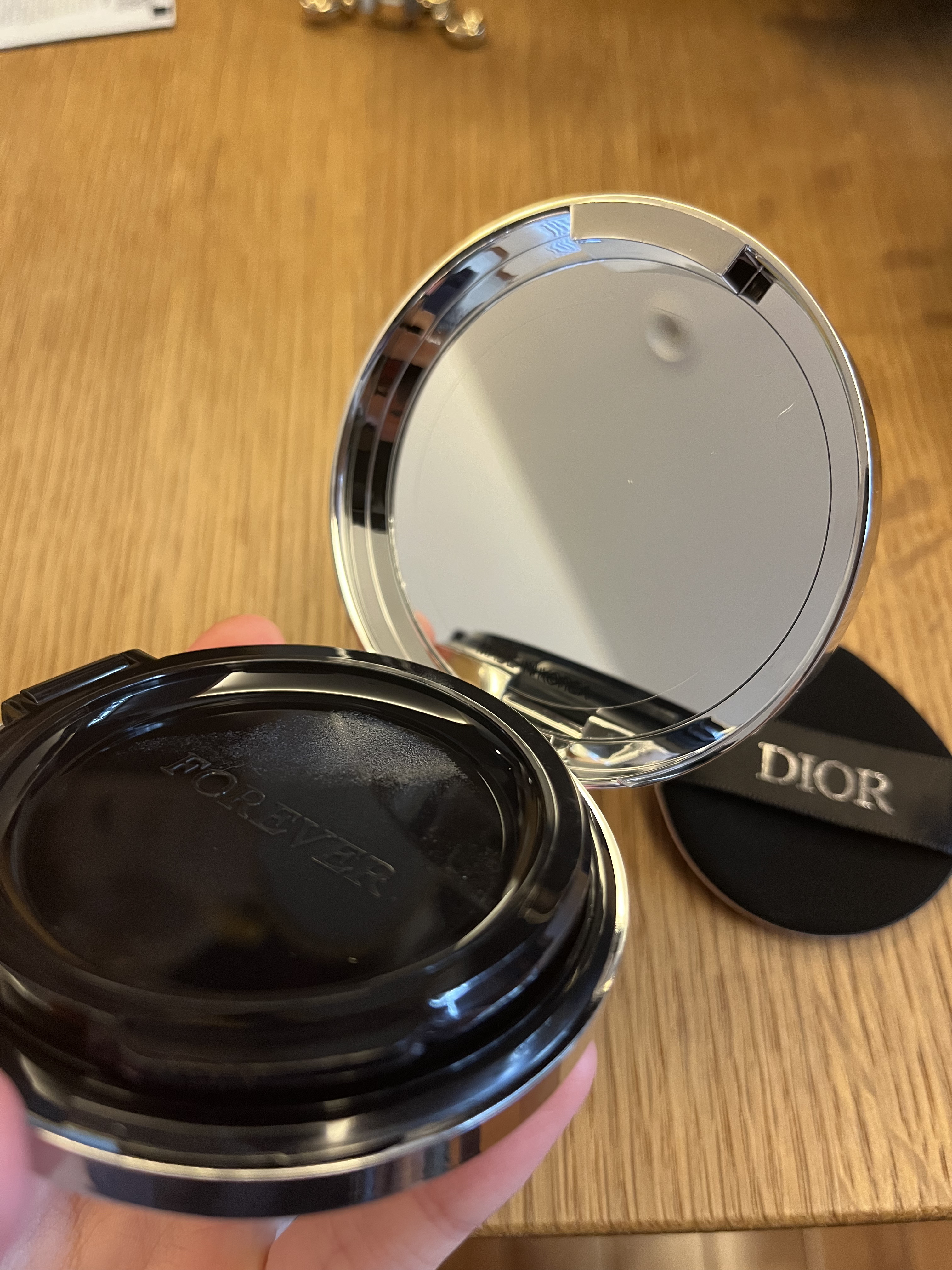 ディオールスキン フォーエヴァー クッション ケース（数量限定品） ピンク エンブロイダード カナ―ジュ ケース/Dior/その他化粧小物を使ったクチコミ（3枚目）