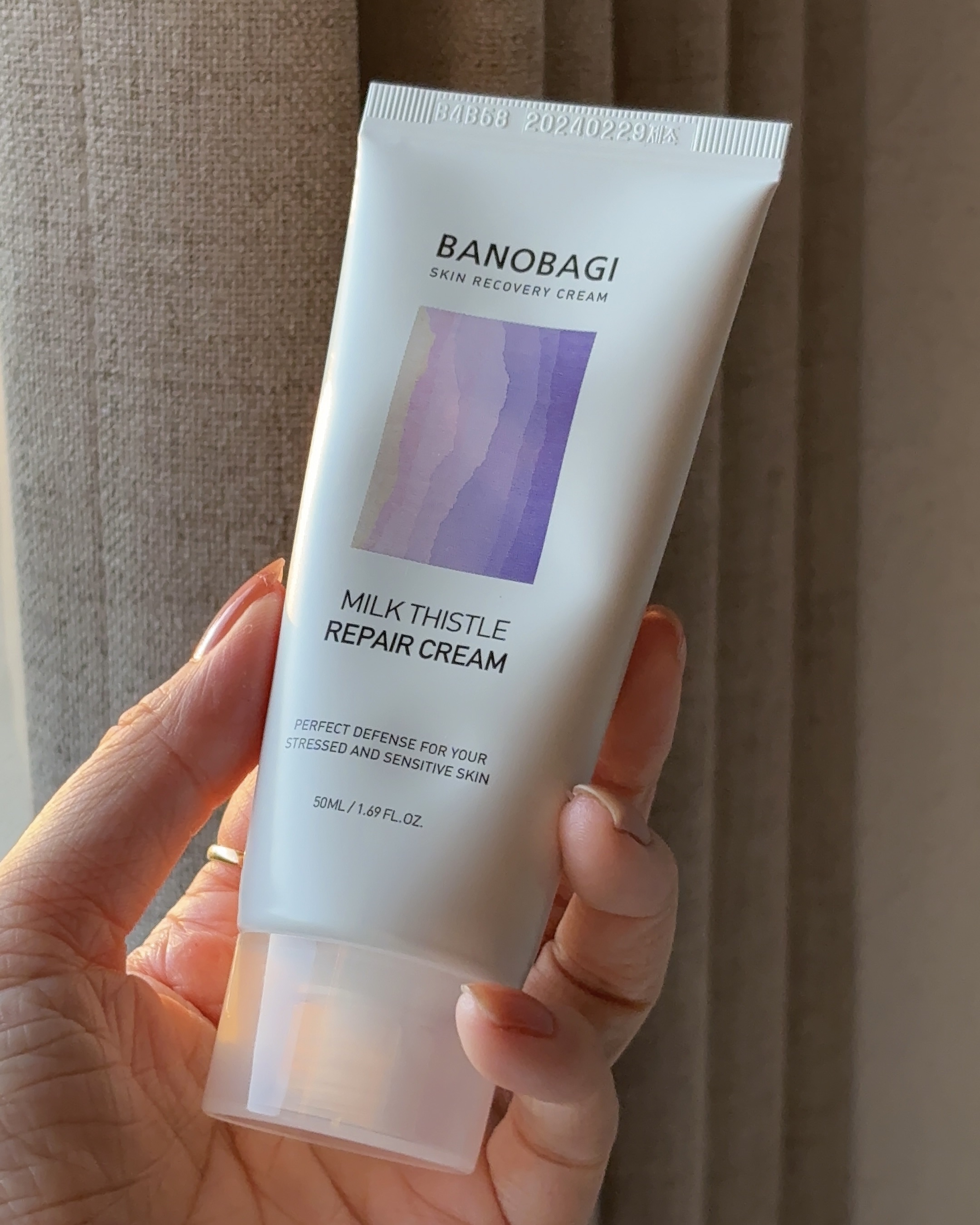 BANOBAGI ミルクシスル リペアクリーム

#提供

なめらかなテクスチャーのクリームで
特に冬や乾燥する季節には
肌質を選ばす使いやすいのではないかなと
思いました。

べたつかないで少しベルベットのような
質感の仕上がりなので気に