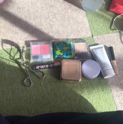 みたらし系女子 on LIPS 「化粧するときに使うものたち。1枚目は学校メイクで使っているもの..」(1枚目)