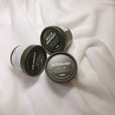 LUSHの商品のレビューしてみようと思います🌟【混合肌向け】

①俳句(メイク落とし)
バターのような感触です。油は石けんではなく油で落とすべき！という店員さんのアドバイスがありました。その通り皮脂がご